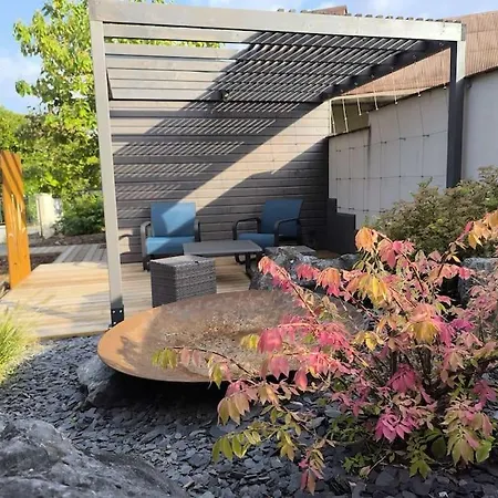 Entre Vignes Et Foret