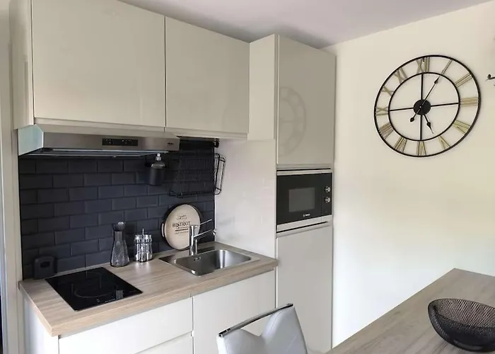 Entre Vignes Et Forêt *