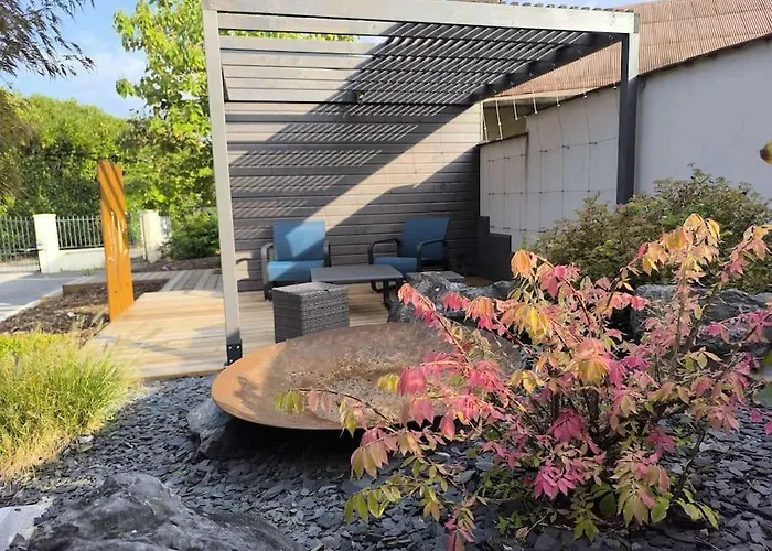 Entre Vignes Et Forêt